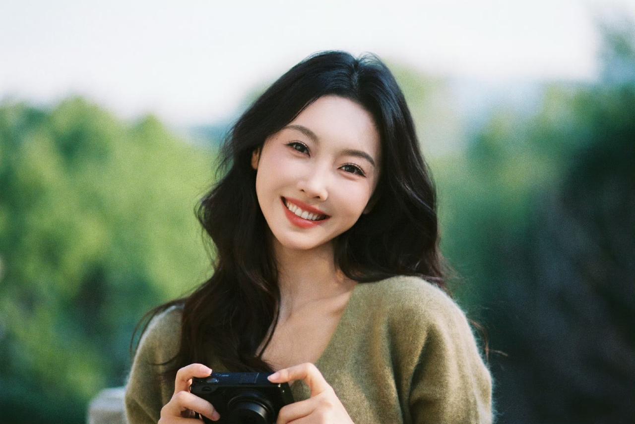 新鲜的璐璐[飞吻]
宣璐