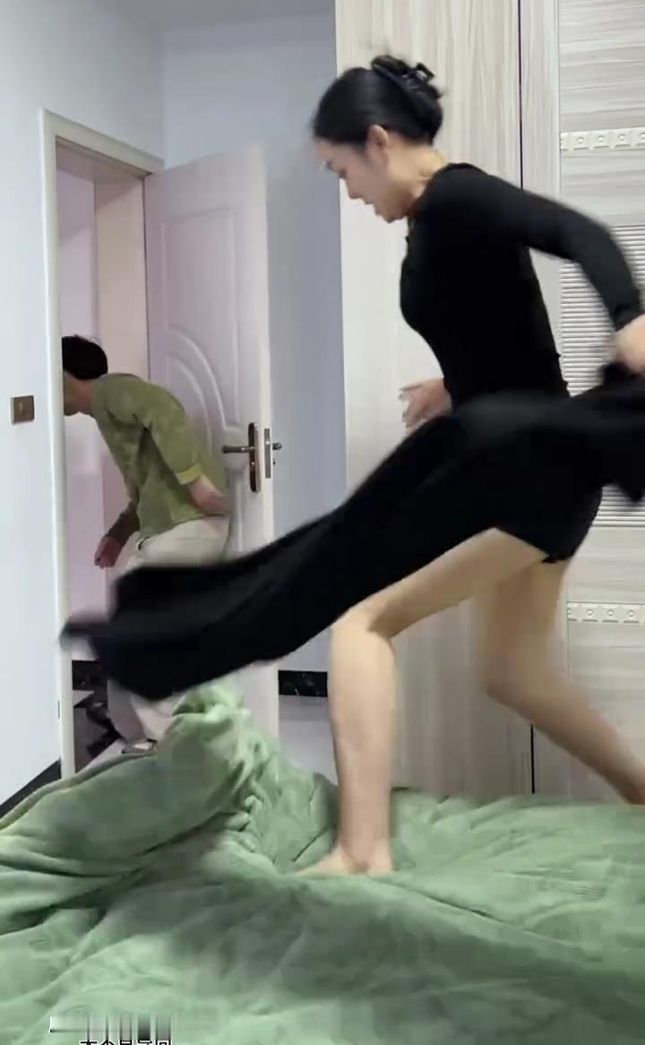 如果不是亲眼所见我是万万不敢相信的。要做一个专业的演员吗？这娘们可不像好人。什么