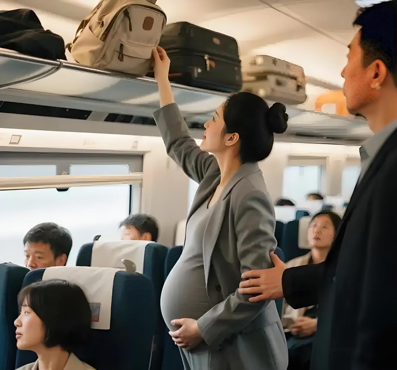 早高峰，孕妇挤公交，你会让座吗我会让座的。