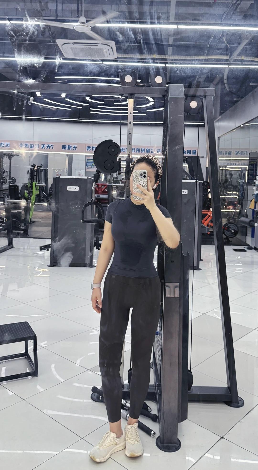 Day10｜运动日记
这是昨天早上去的 晚上就随便练了一下背
中午吃了一个黑松露