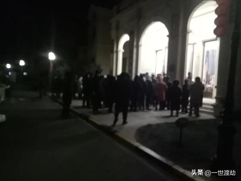 小区想要开一次业主大会，难上加难，天天叫嚷的和不参加大会的，却是同一批人。
每当