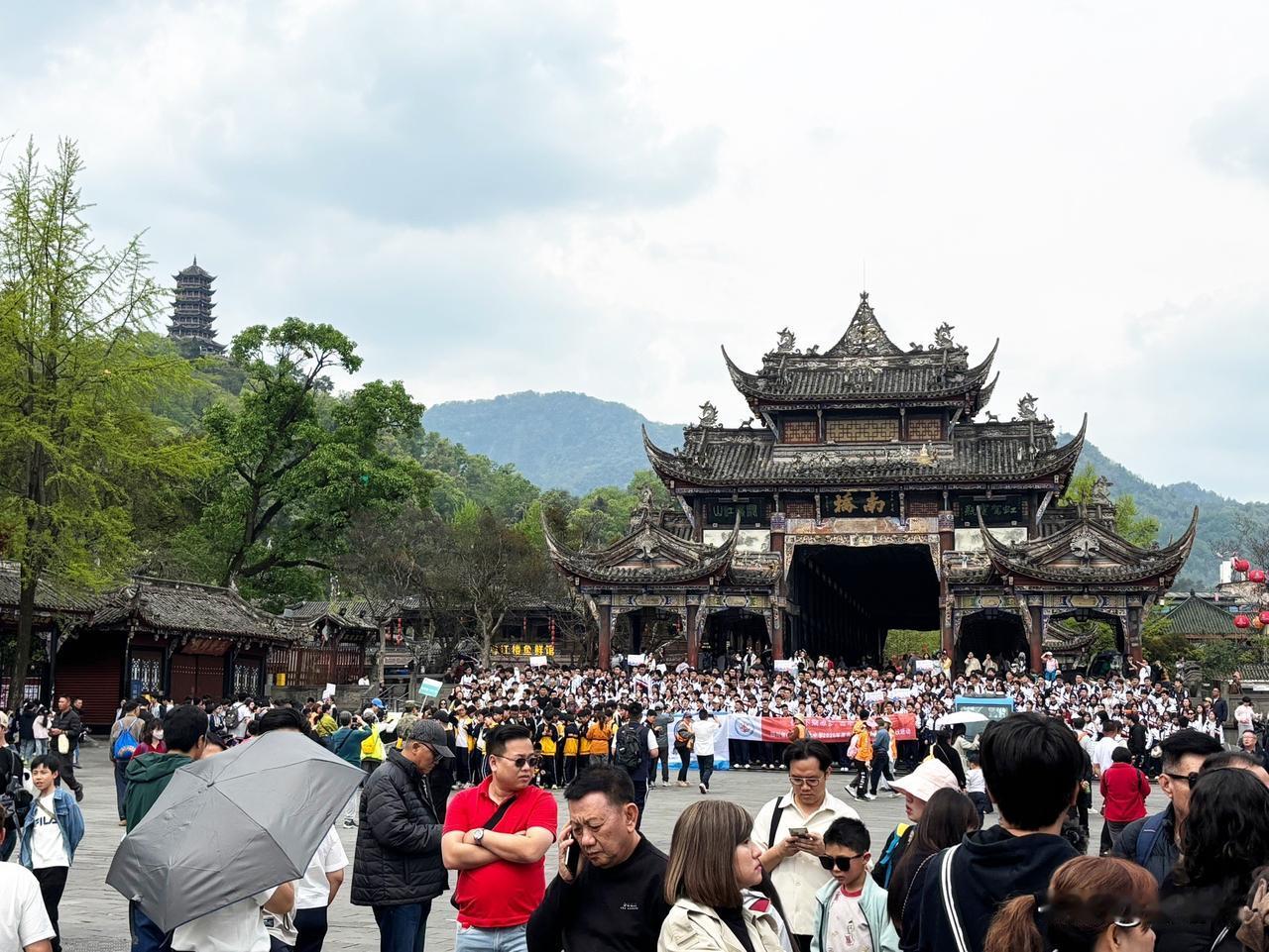 第一次感受灌县古城文化，转转看看，感受古城魅力挺好的！谢谢关注[祈祷][祈祷][