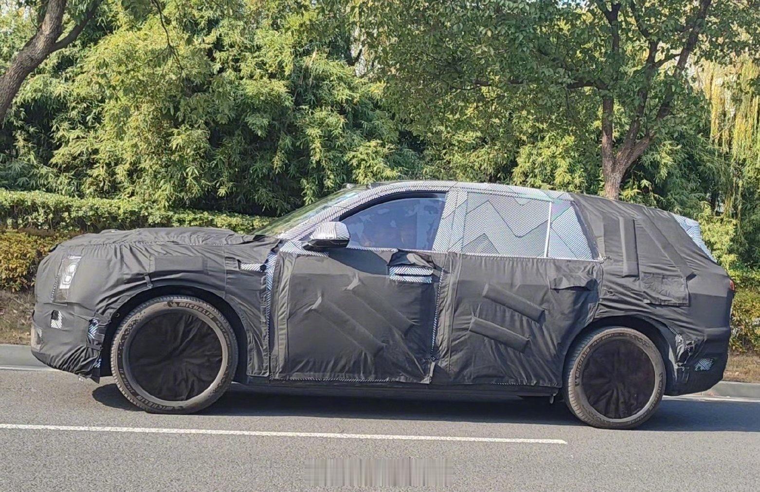 乐道 L80 谍照曝光了，乐道 L80 基于蔚来 NT3.0 平台打造，定位中大