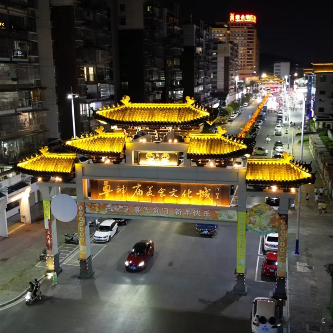 经过3年疫情的重创
尊神庙的夜市街头餐车
萎缩到只有十来辆

近年来
桂林各个城
