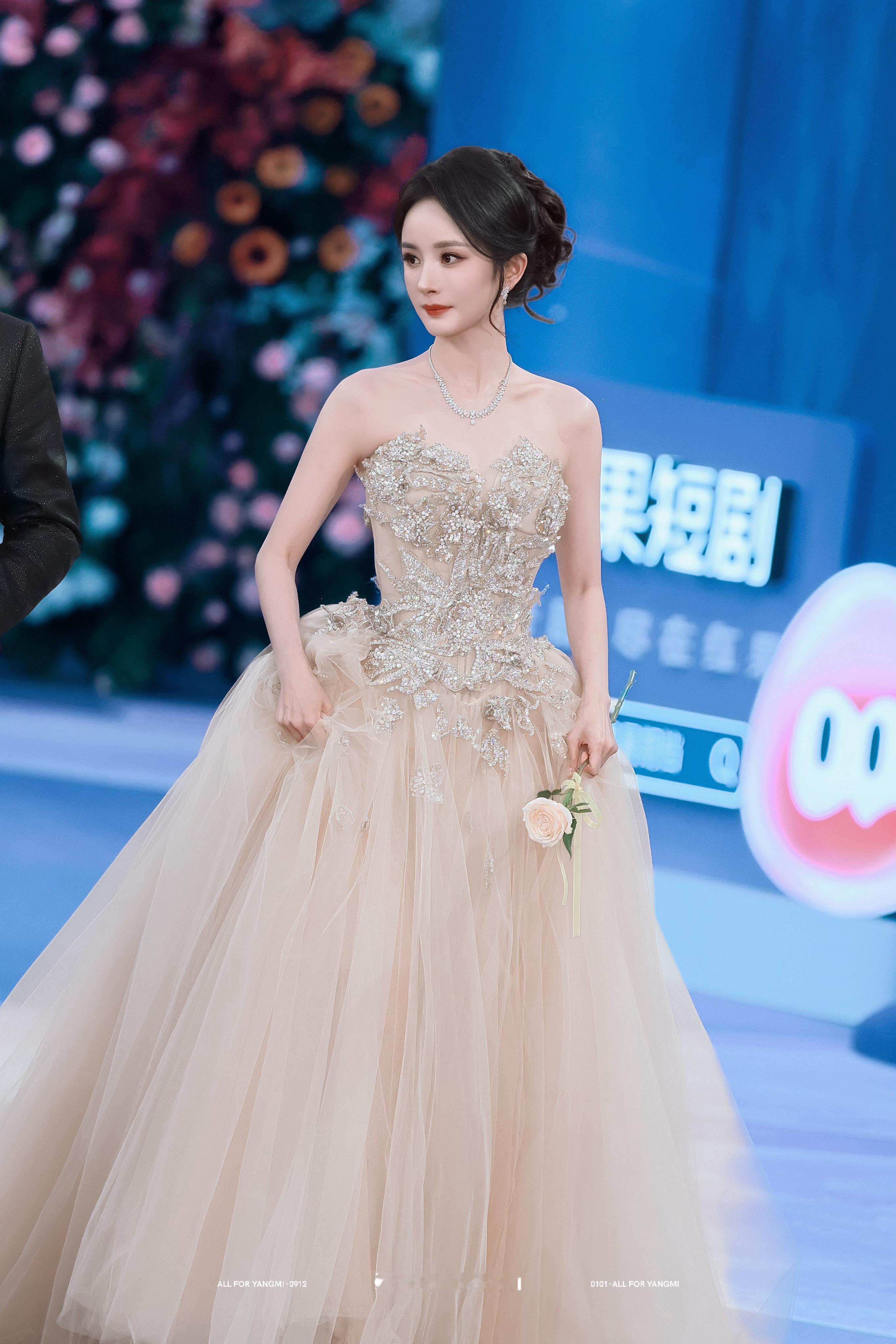 杨幂  ym杨幂冯湮儿 ym 杨幂冯娷 🦊今天比昨天更喜欢你ฅ^•ﻌ•^ฅ