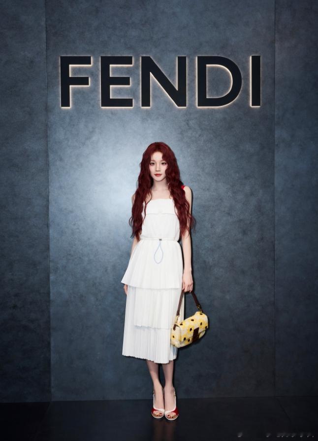 芬迪最新活动阵容！芬迪目前品牌代言人唐嫣，男装代言人张若昀和檀健次，形象大使宋雨