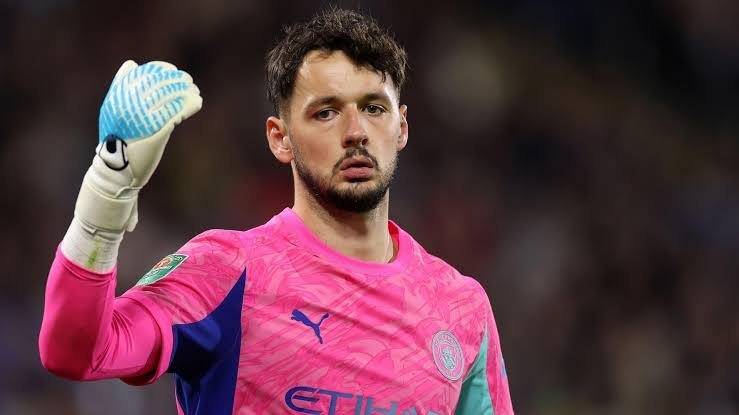 瓜迪奥拉确认在联赛杯决赛对阵阿森纳的比赛中，詹姆斯·特拉福德将取代多纳鲁马，担任