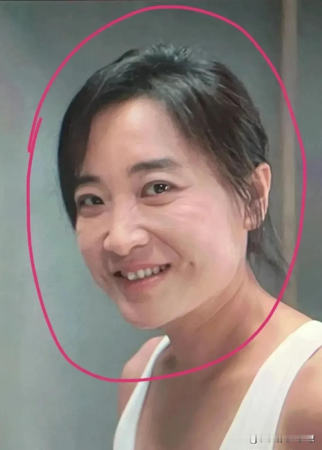 大年初一，终于看到贾玲宣传了很久减肥的电影，满脸的皱褶，尖下巴，爆满的肱二肌和马