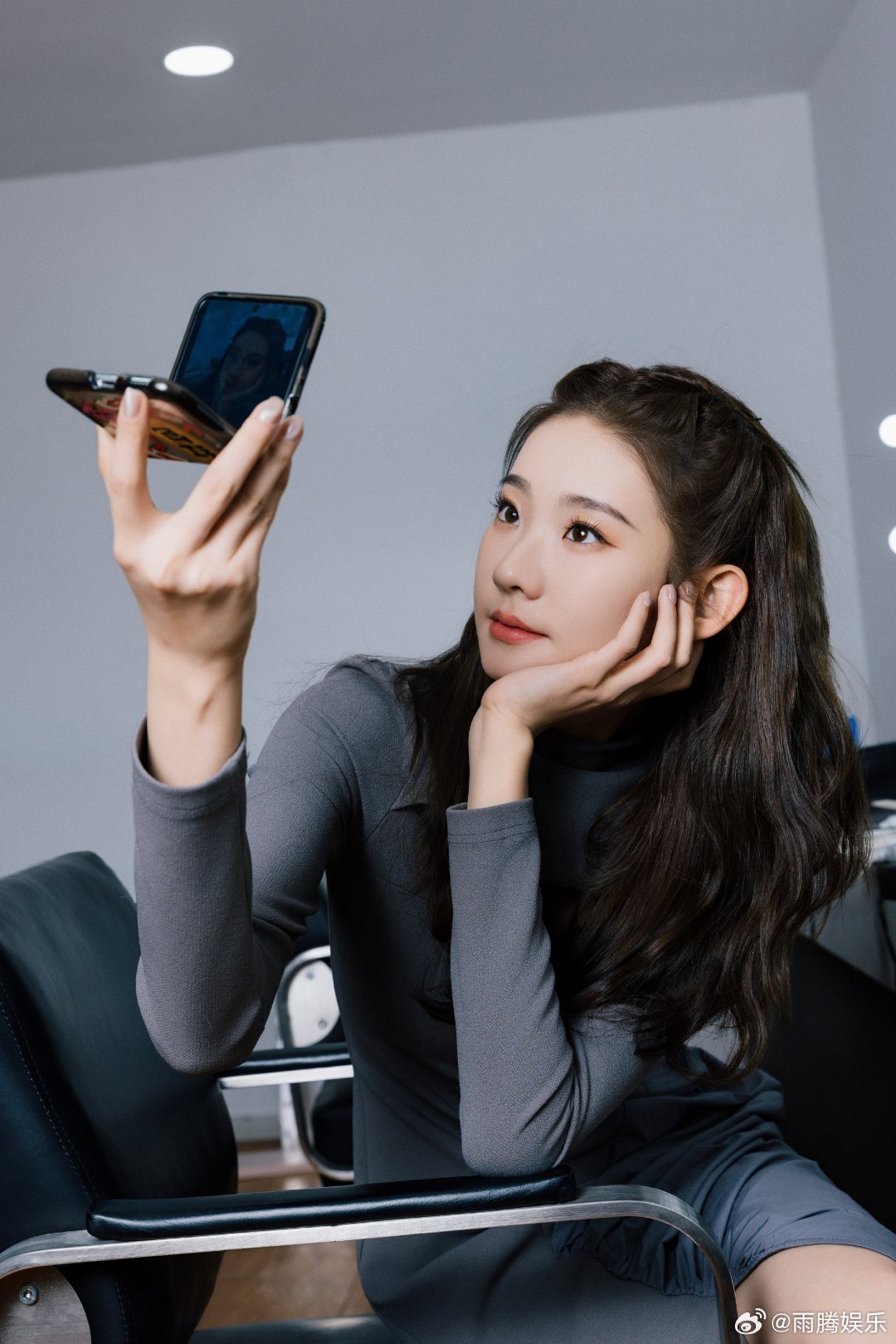 #硬糖少女303##张艺凡# 今日份糖妹新鲜物料张艺凡凡凡的不凡日常新花絮照一组