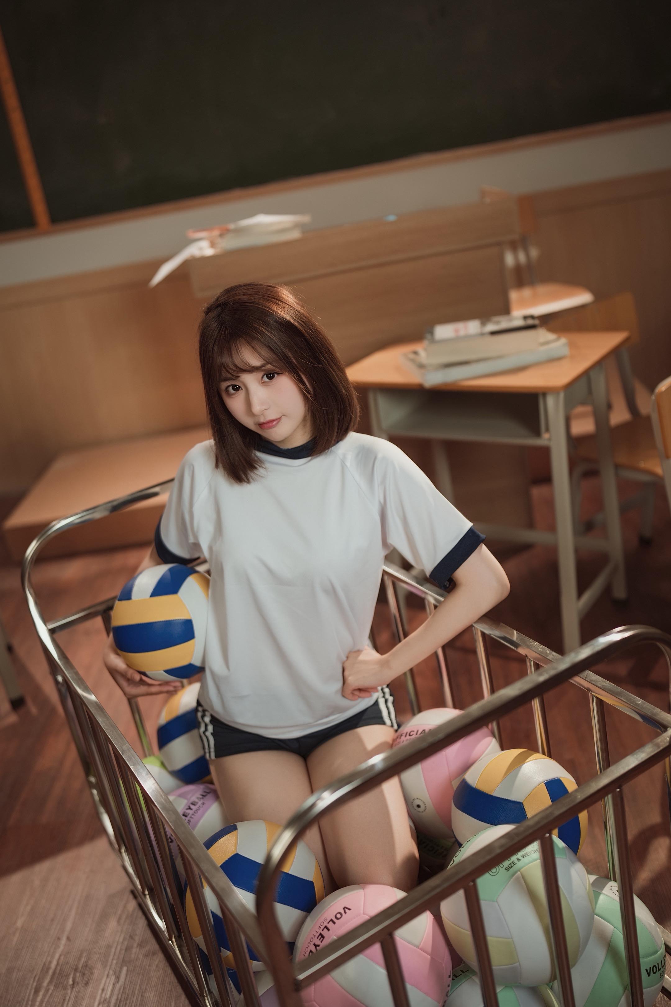 体操服少女。