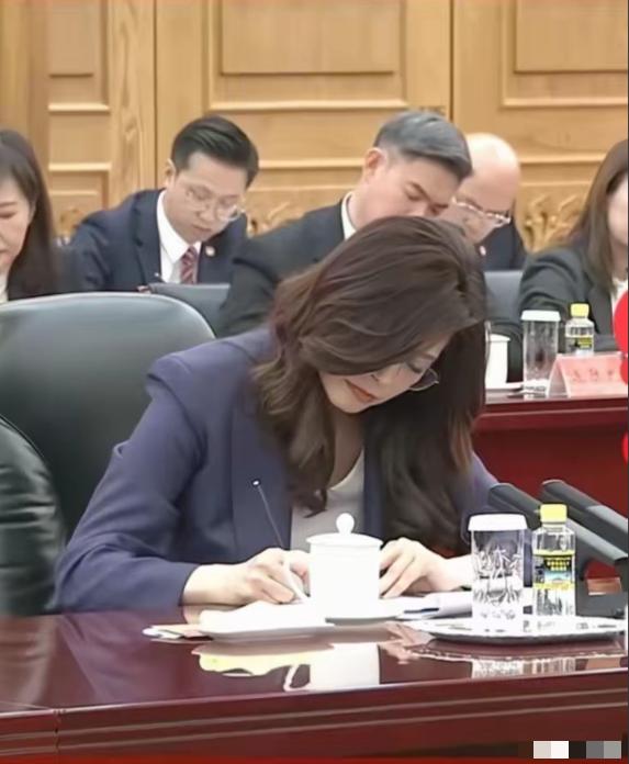 闭门会谈后，郑丽文提出台岛想要国际空间。

4月10号的重要会谈有一个小时左右的