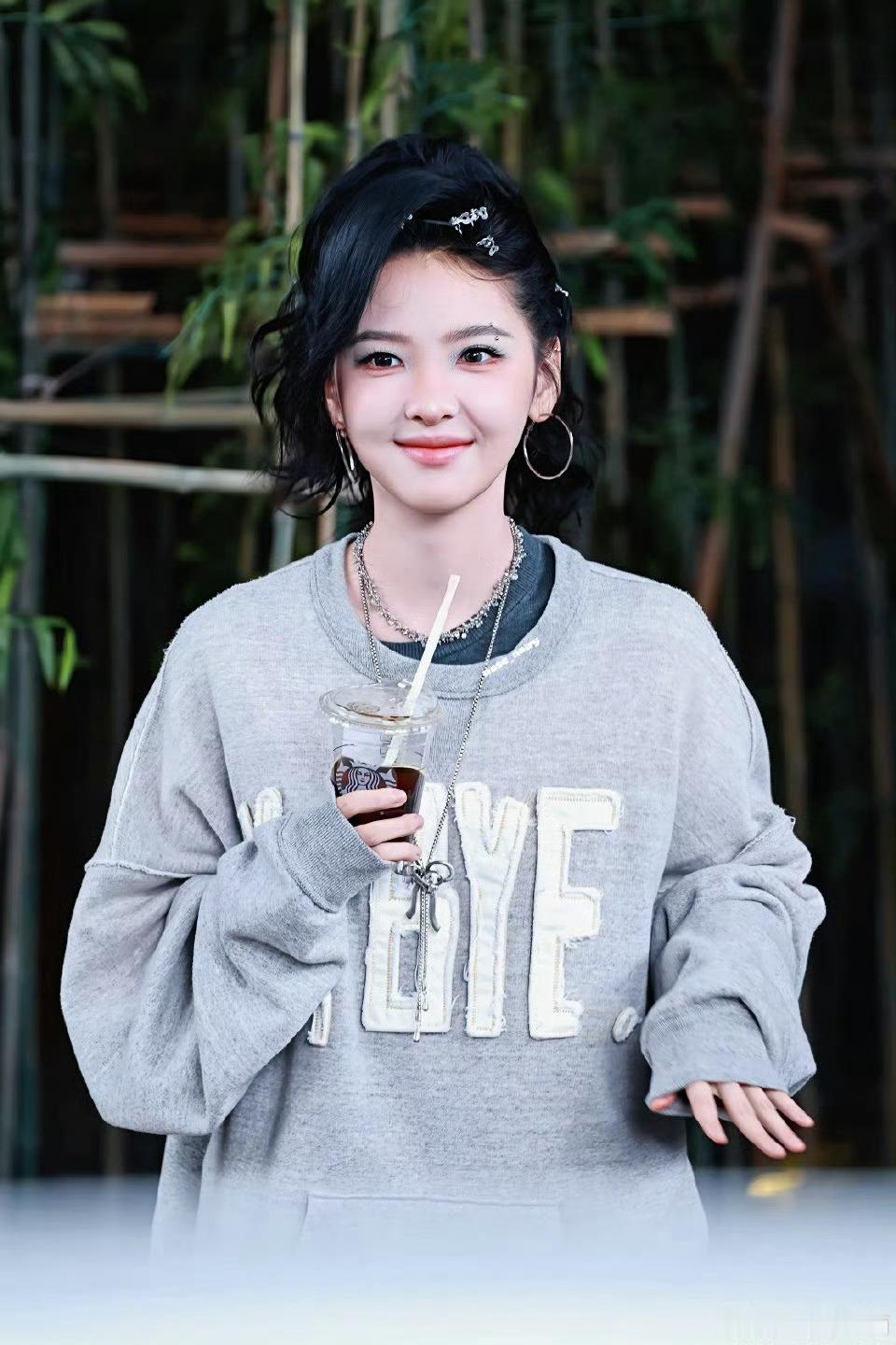 章若楠跑男化妆师评论区被阴阳白干金鹤龙杨单王崇老刘华天琦 一线化妆师全请过了能怎