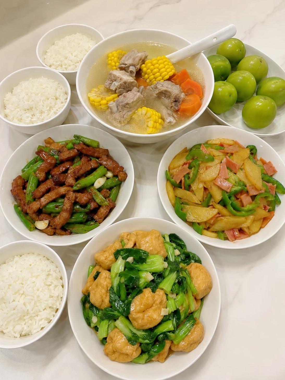 朋友说：
奶奶欺负了我妈一辈子，我爸不吭声
现在奶奶生病了，需要人照顾了
我爸就