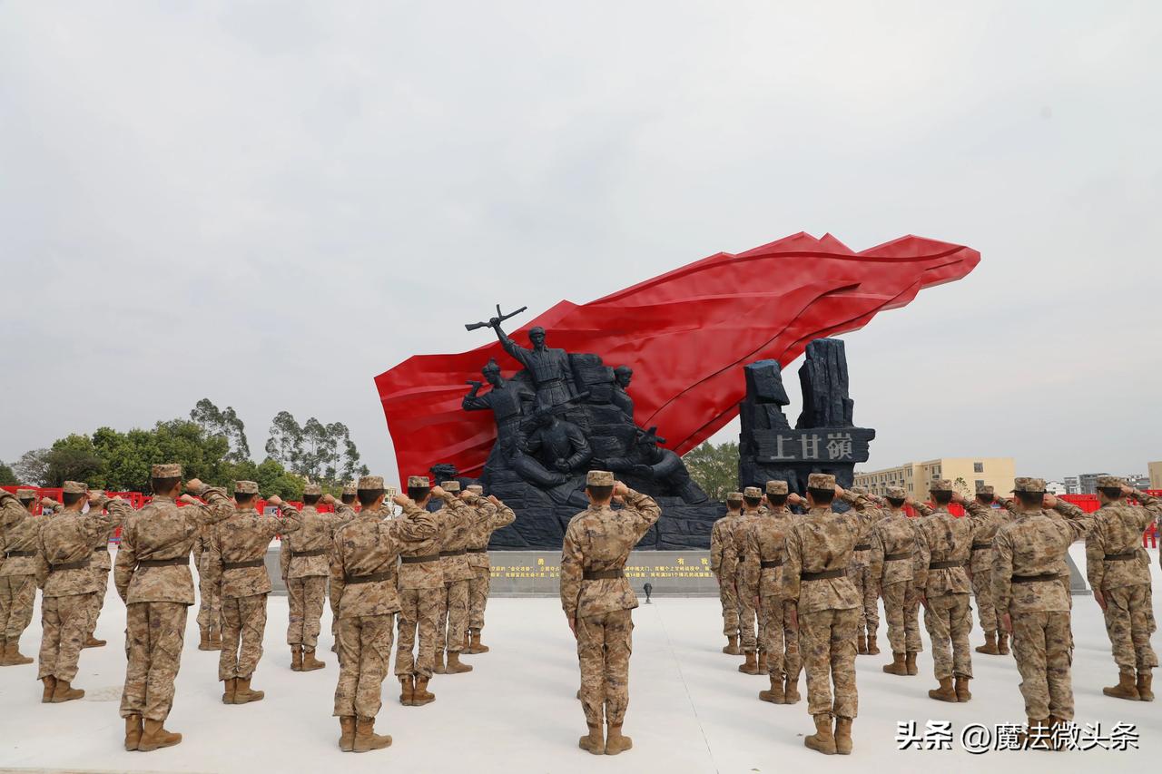 “你把官兵捧在手心，官兵把责任举过头顶！”仪式教育真的太牛了。像空降兵某训练基地