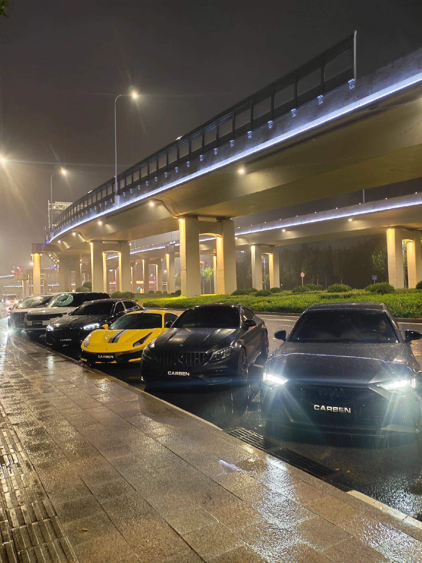 雨夜高架，立利出行每天都会带来不同的惊喜