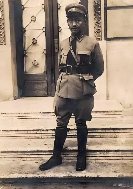 【说谍】顾顺章的照片
据说是1927年日本人拍的，于2006年后被发现。但真伪目