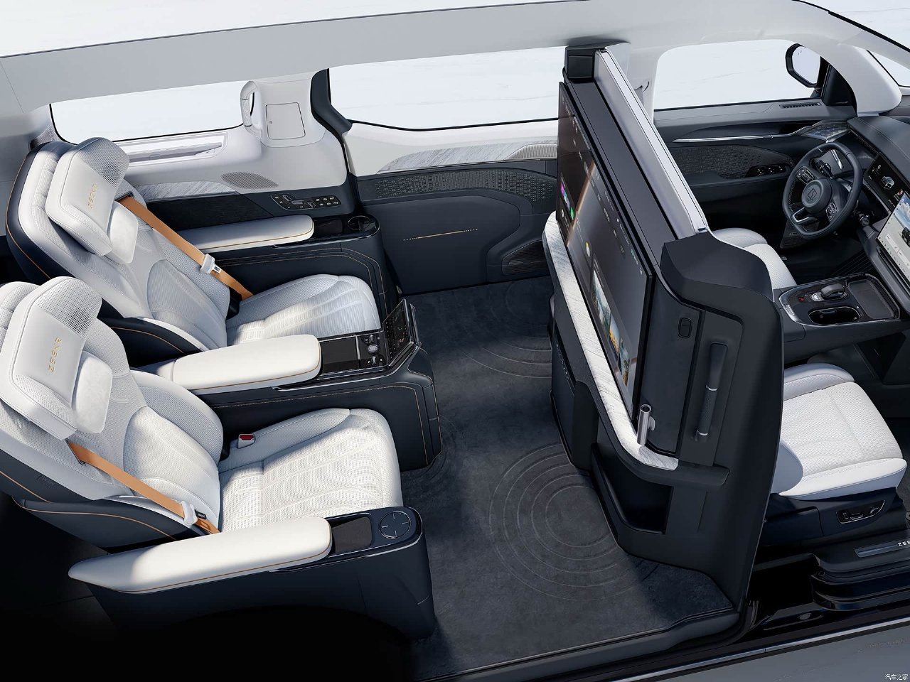 极氪009光辉版｜移动豪华行宫是把「商务私密性」「老板级舒适」「智能豪华」焊死在