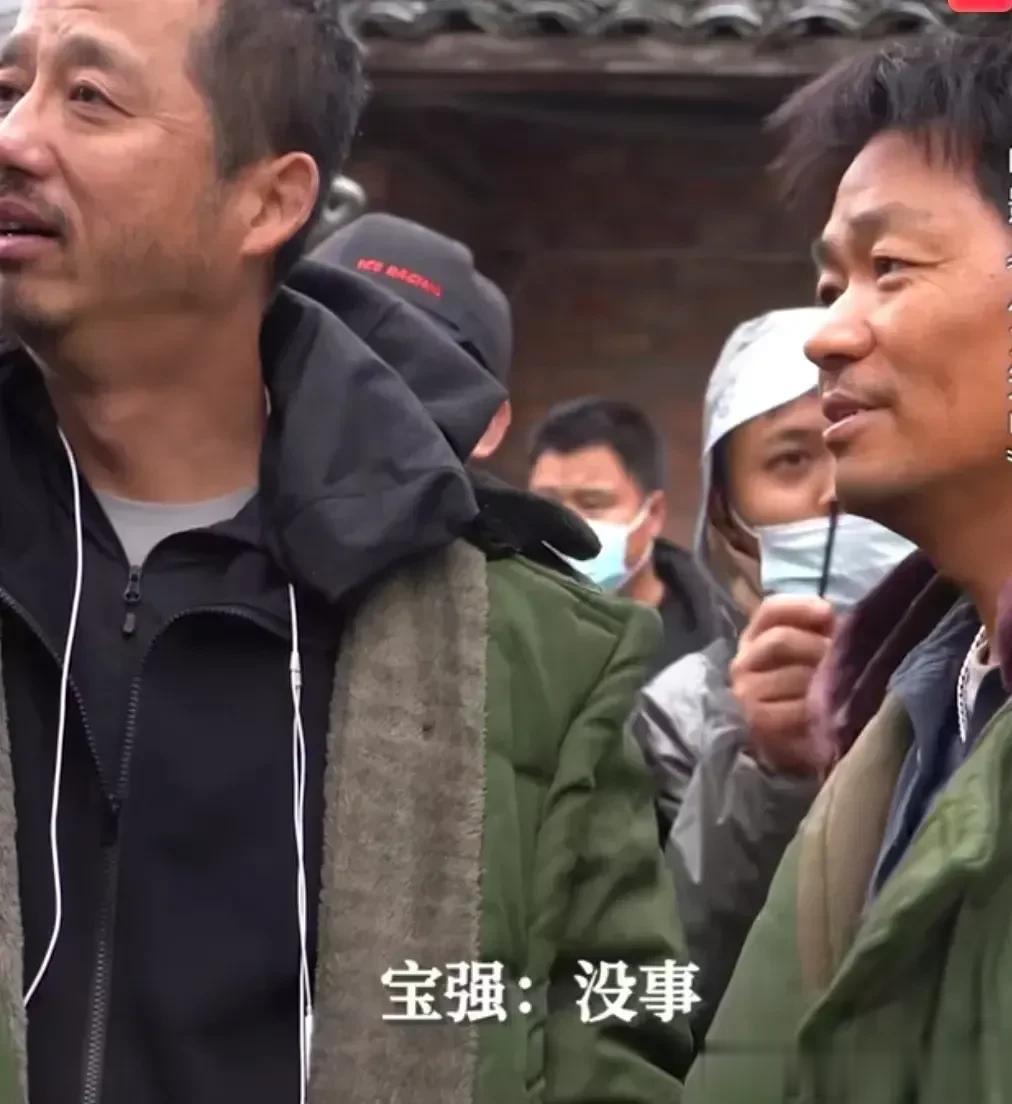 王宝强姐姐本色出演农民，王宝强说，姐姐的演技是无人可代替的。

王宝强姐姐演的就
