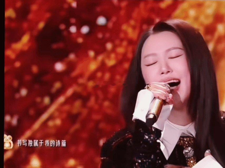  谭维维高音 高音这块儿果然还得看谭维维！《向山野》里低音转高音丝滑又轻松，瞬间