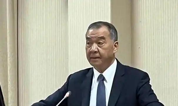 “你要打多久我就奉陪多久！只要大陆军机敢越界，台军就先开火击落。”这话曾从邱国正