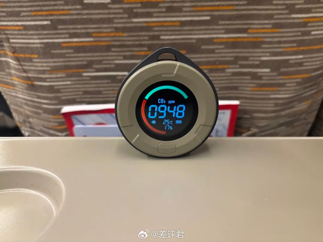 #一上高铁就犯困是因为二氧化碳浓度超标吗# 不知道大家有没有刷到这样一类视频，看