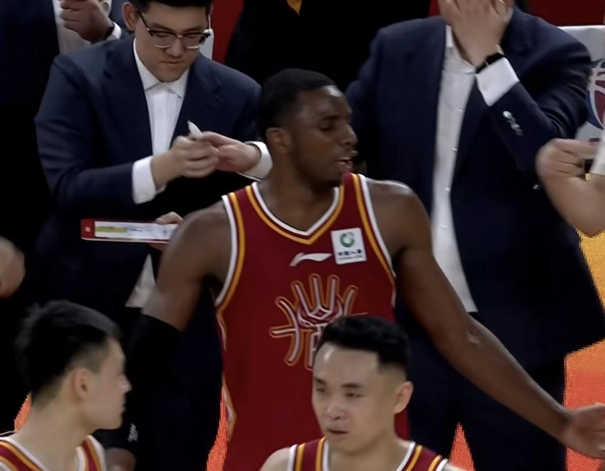 山西汾酒男篮90:86辽宁。
迪亚洛打出赛季以来最佳表现，本场绝对功臣。
就是这