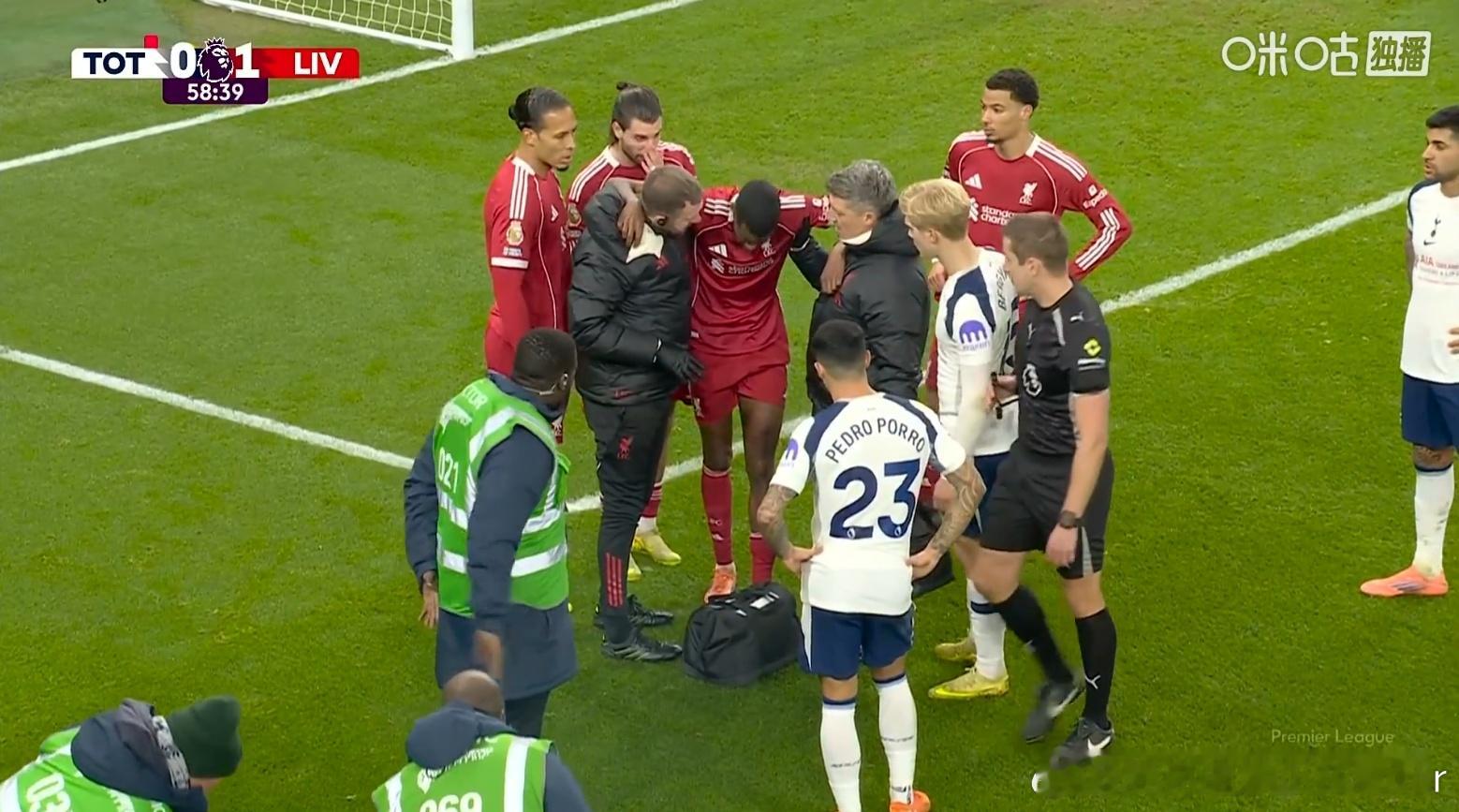 伊萨克也是太倒霉了……这下看着伤真的不轻啊热刺vs利物浦利物浦