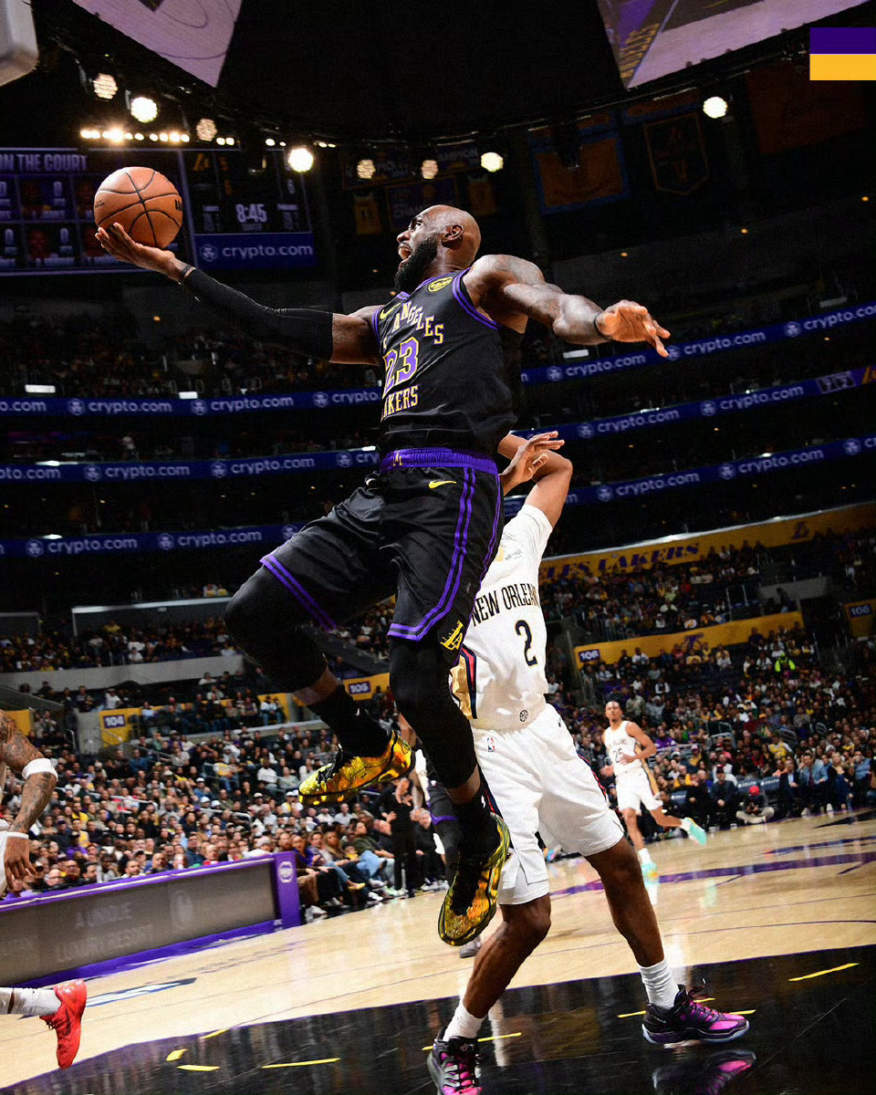 全场比赛结束，湖人110-101战胜鹈鹕，拿下三连胜！詹姆斯21分7篮板7助攻，