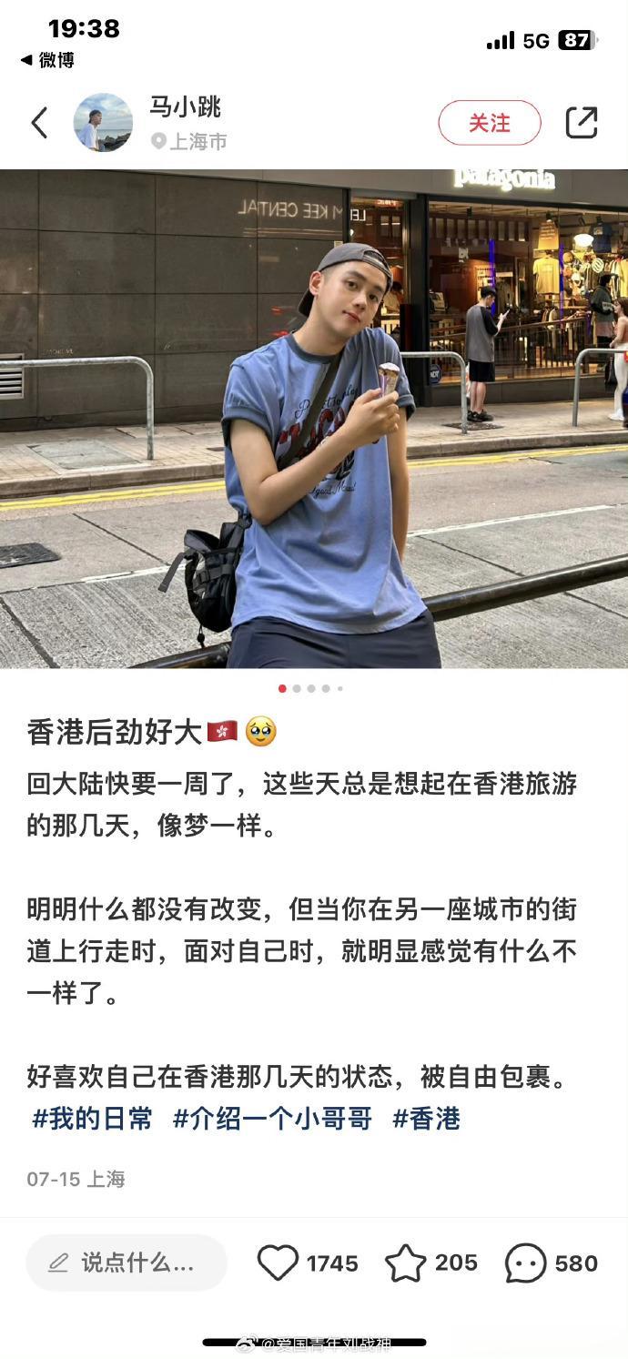这就是典型的被洗脑到丧失正常智商的样子，一个劲地猛舔得连被舔的人都看不下去了哦。