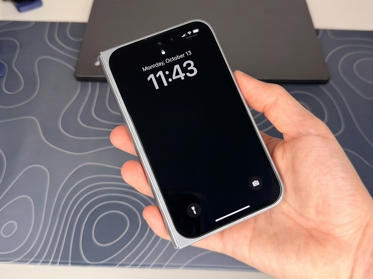 折叠屏iPhone外观实锤 哪种折叠形态才是主流 iPhone阔折叠的形态应该早