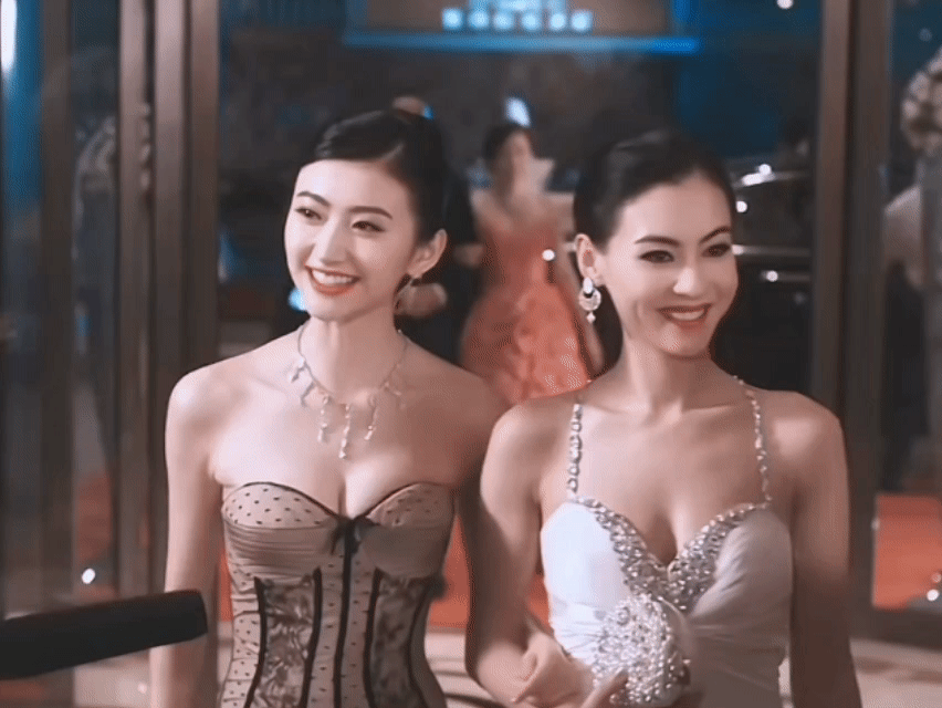景甜像小说里被总裁宠的很甜的女人[泣不成声]
张柏芝像离开总裁又被总裁追的女人[