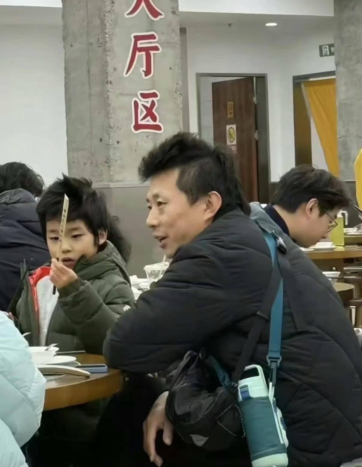 我觉得狗仔们也挺没用的。

9月12日，赵雷鸟巢演唱会。
唱到《我记得》这首歌的