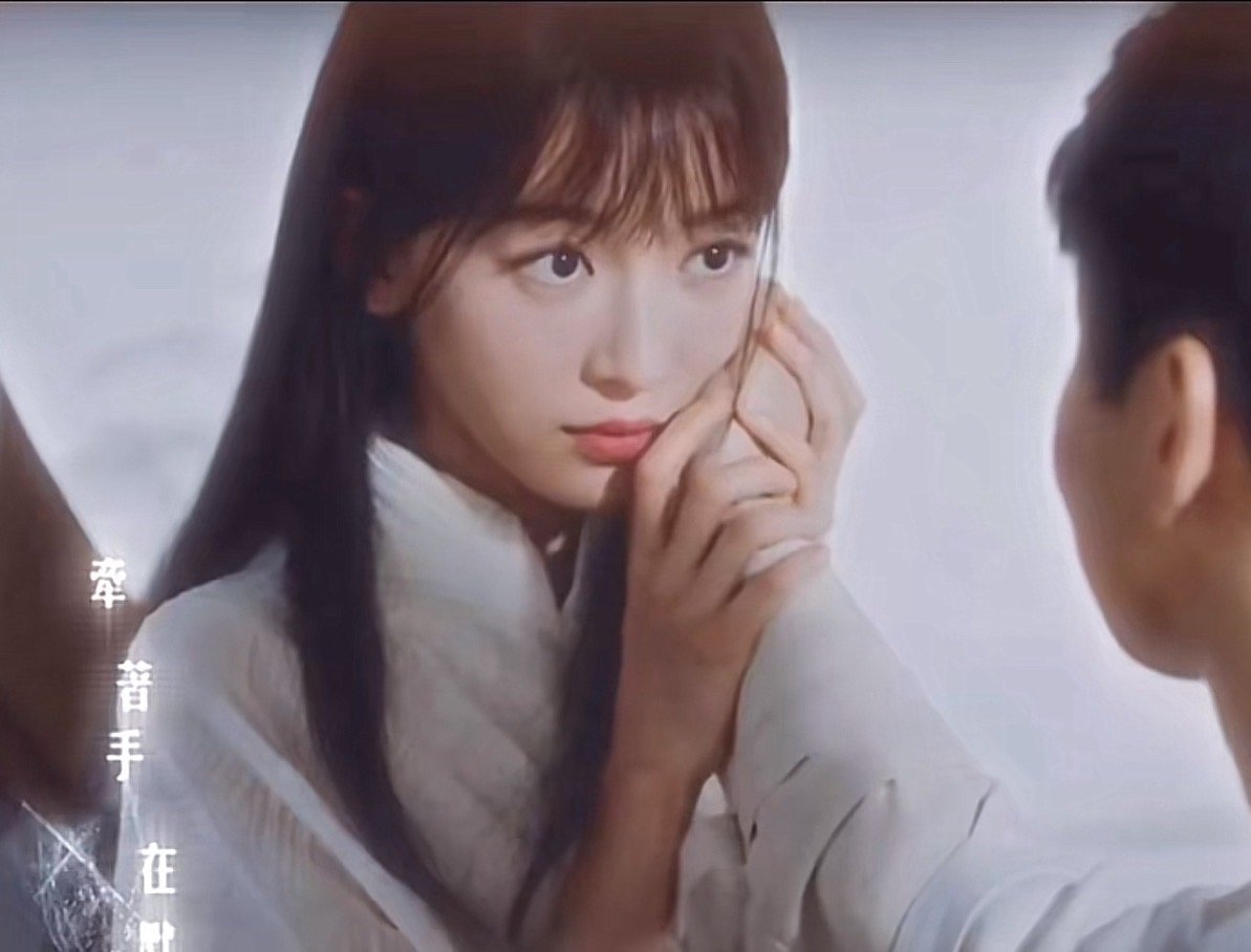 考古一下五斤盐这个造型好清纯 ​​​