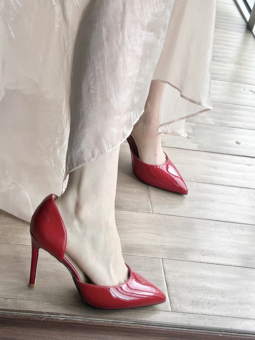 真的有被这双鞋美到！红！！高跟鞋！！