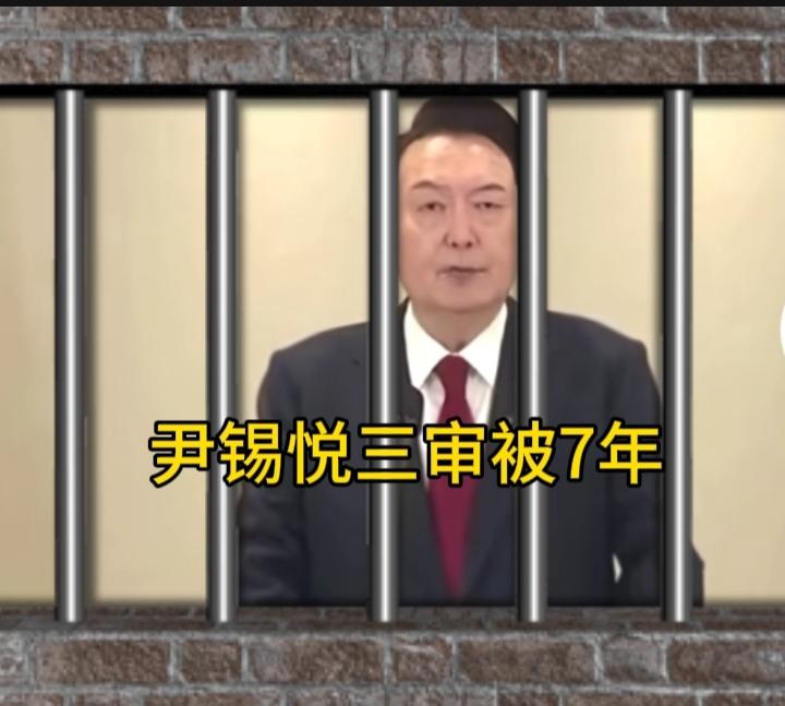 从针对妨碍逮捕案的判决方面讲：这个案子起源于2025年初，尹锡悦被指控动用总统警