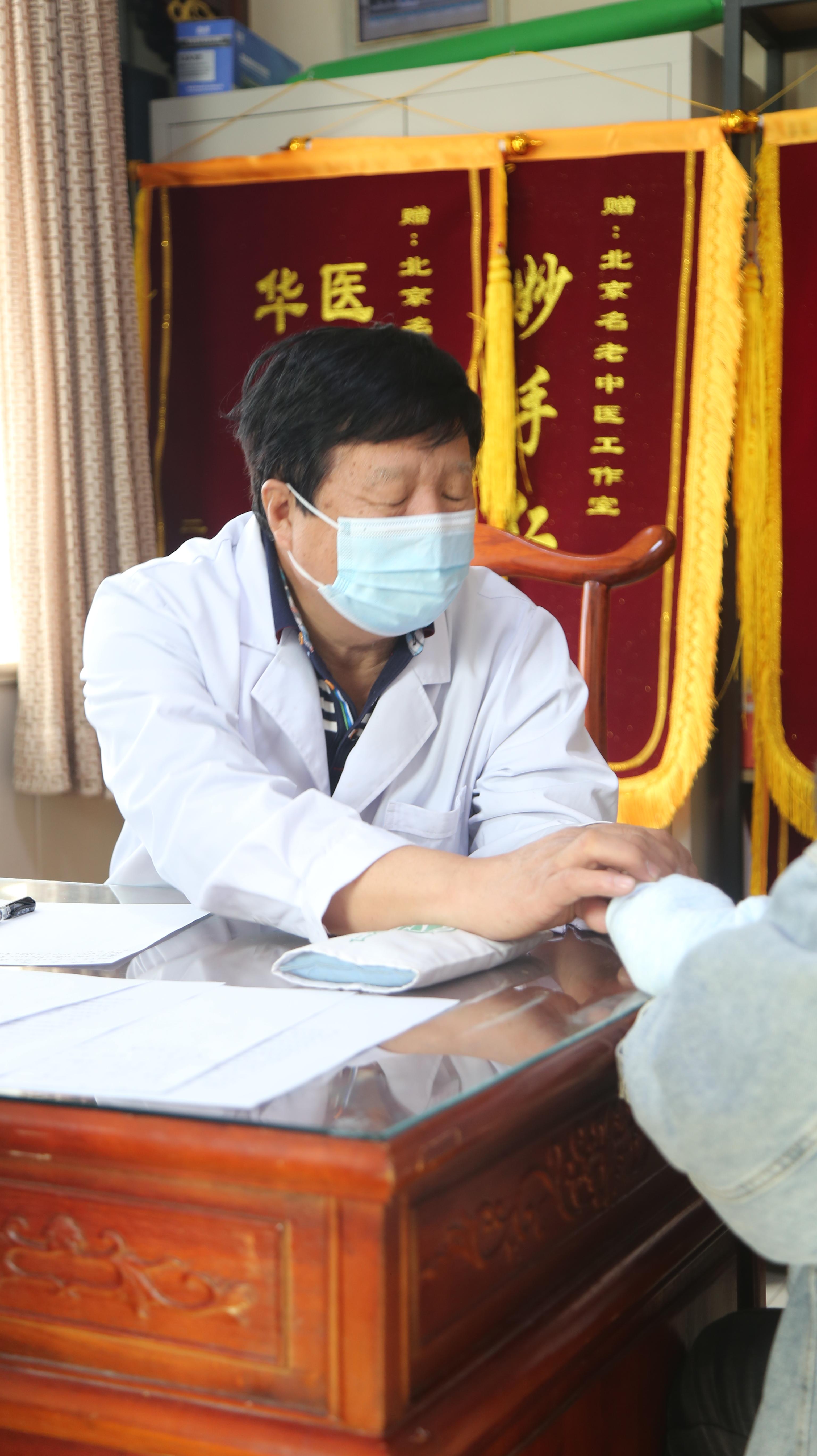 说了10000遍，今天再说一遍，孩子发烧是有规律的，随便喂退烧薬只会害...