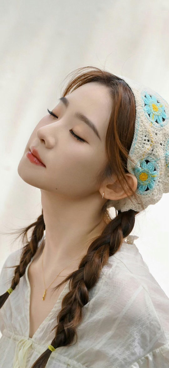 张艺凡怎么一直都是高帧率模式 张艺凡：我正常速度。我的眼睛：不，你一定是开了倍速