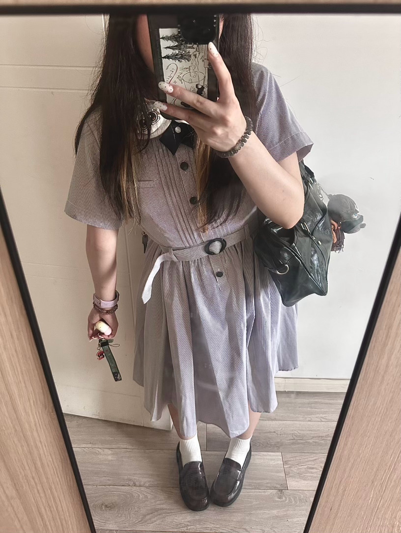 装嫩去见一个人。