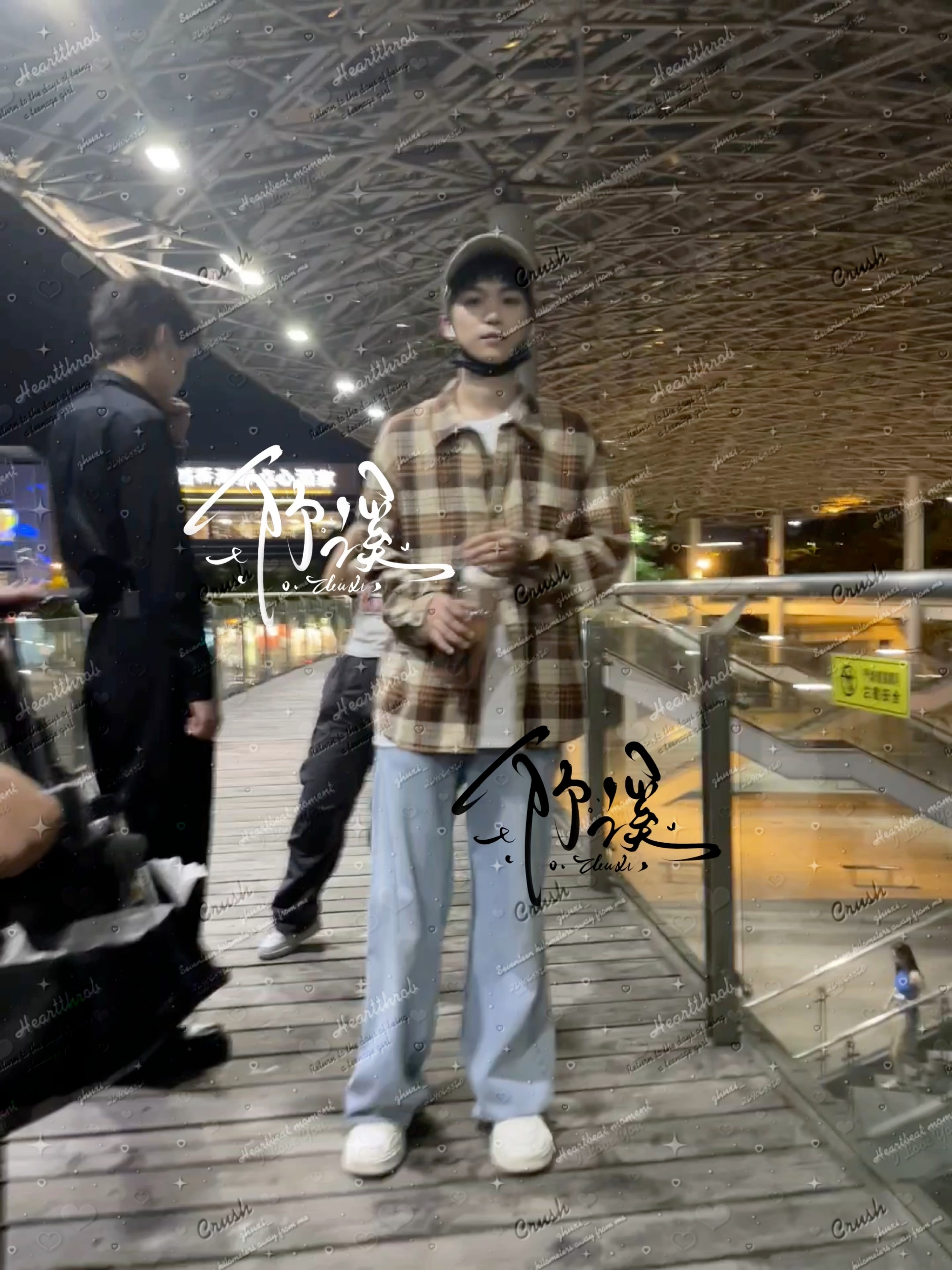 卧槽嗑死我了虽然嘴都亲过了但是平时也喝同一杯水的话。。。。©️竹溪 