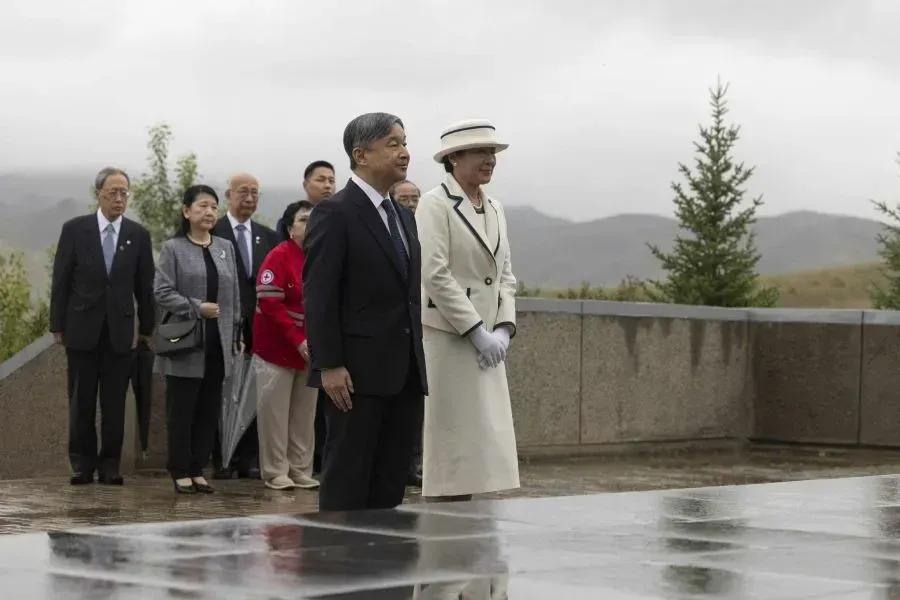 蒙古国总统呼日勒苏赫要破罐子破摔了，刚刚邀请日本天皇祭拜死在蒙古国的关东军，后脚