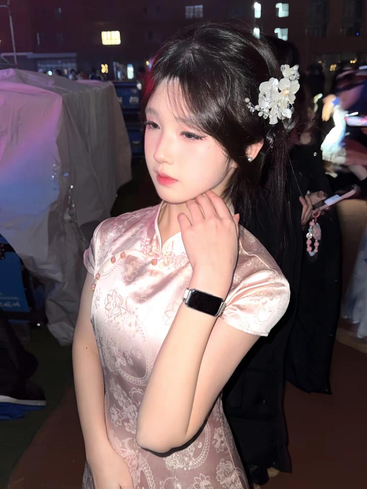 元旦晚会 旗袍 校园