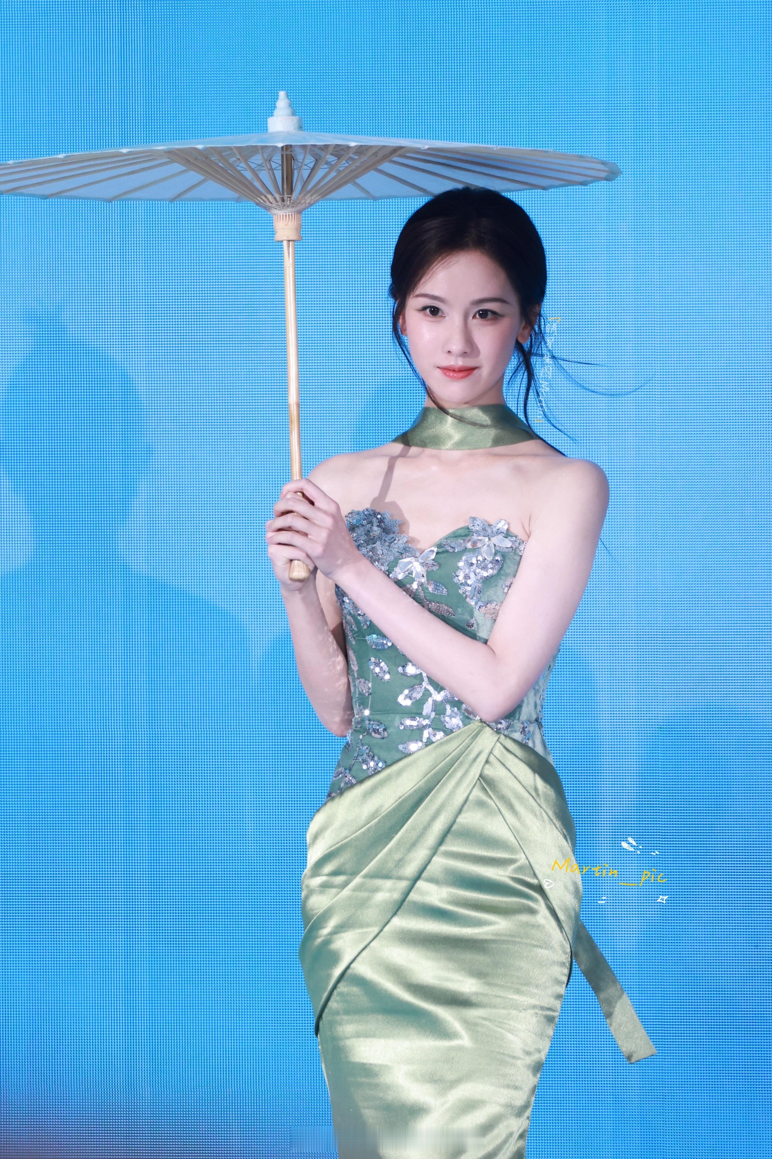陈都灵杭州 [心]陈都灵彩棠首位品牌大使[心]陈都灵 陈都灵 250422彩棠站