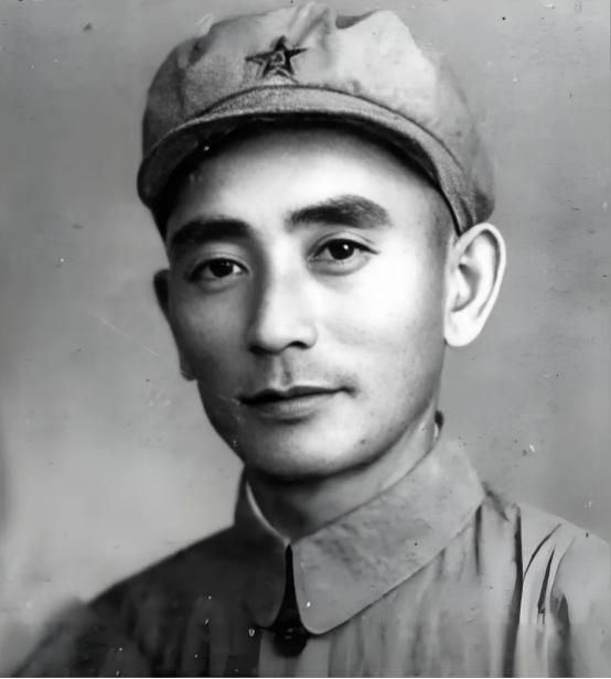 1964年春，粟裕视察福州军区。见到军区副司令员朱绍清时，粟裕停下脚步，盯着他看