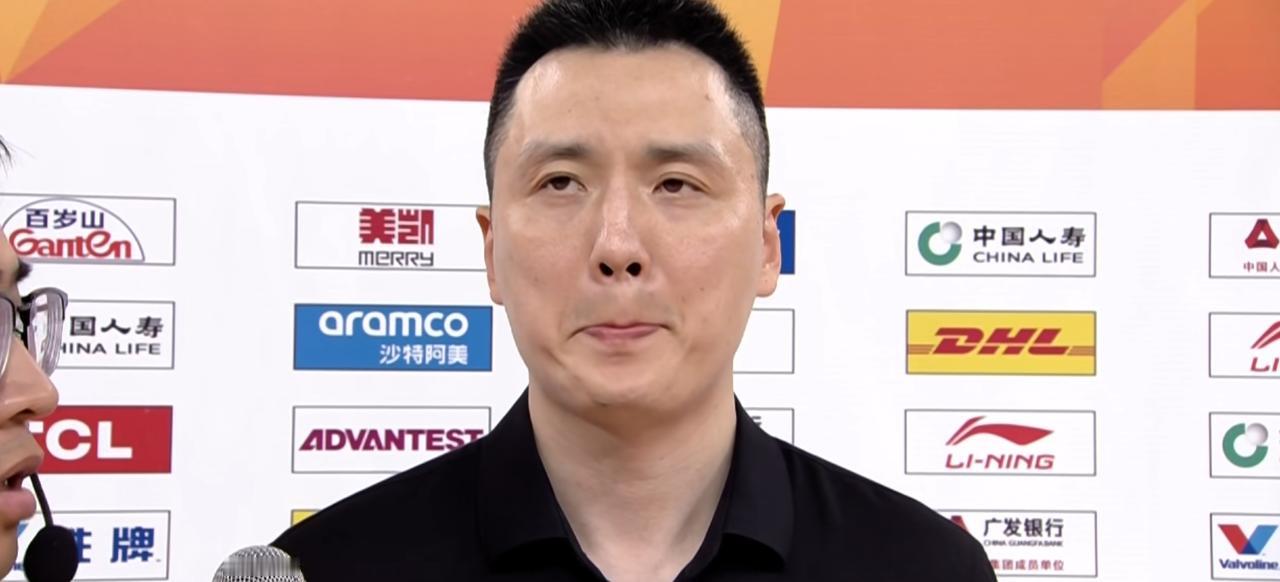 CBA总决赛第一场打完了，上海赢得了比赛，但是这场比赛疑点重重，让人看不懂。首先