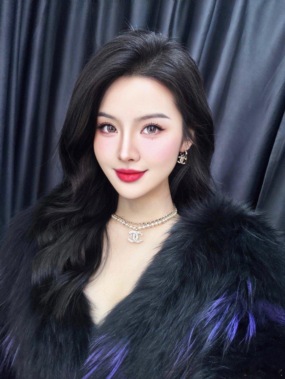 有“恶毒女二”那味儿了[偷笑]  