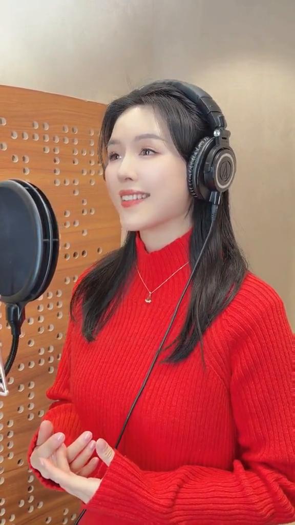 《原来的少年》原唱：易文卉。
《原来的少年》是我爱的，是多么想念，你追着风，你赶