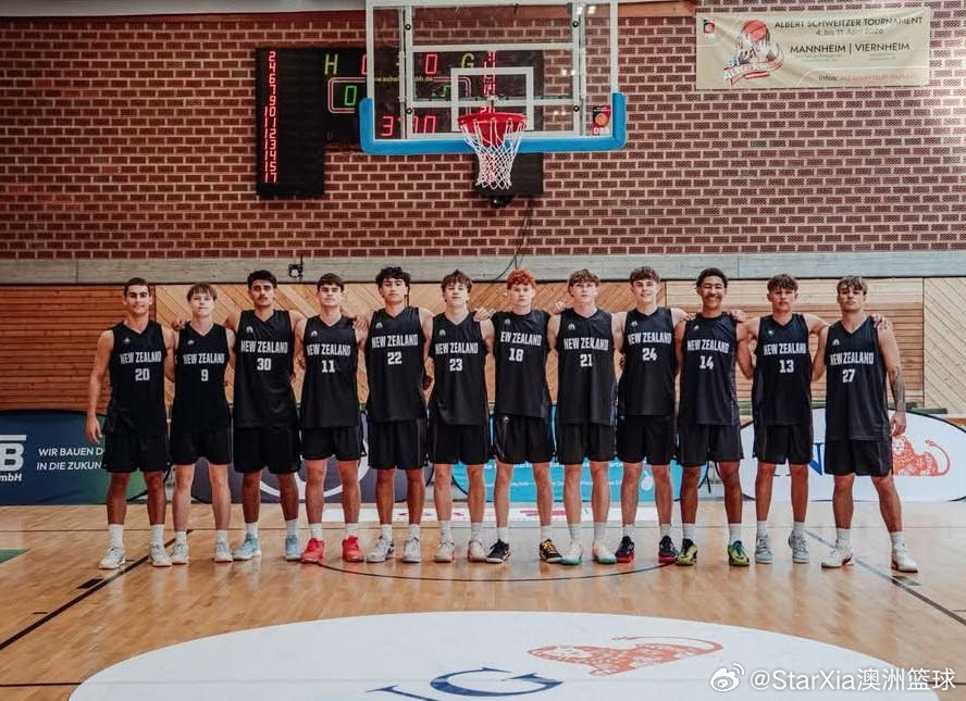 新西兰U18 一队在曼海姆邀请赛上目前两胜一负刚结束这场，61:57战胜意大利，