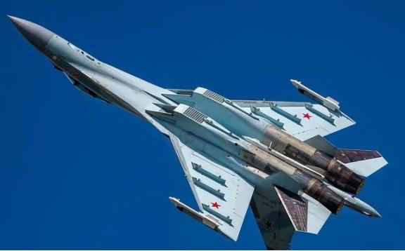 伊朗终于拿到新战机了！不是网上传的48架，是首批16架，其中12架已经停在伊朗的