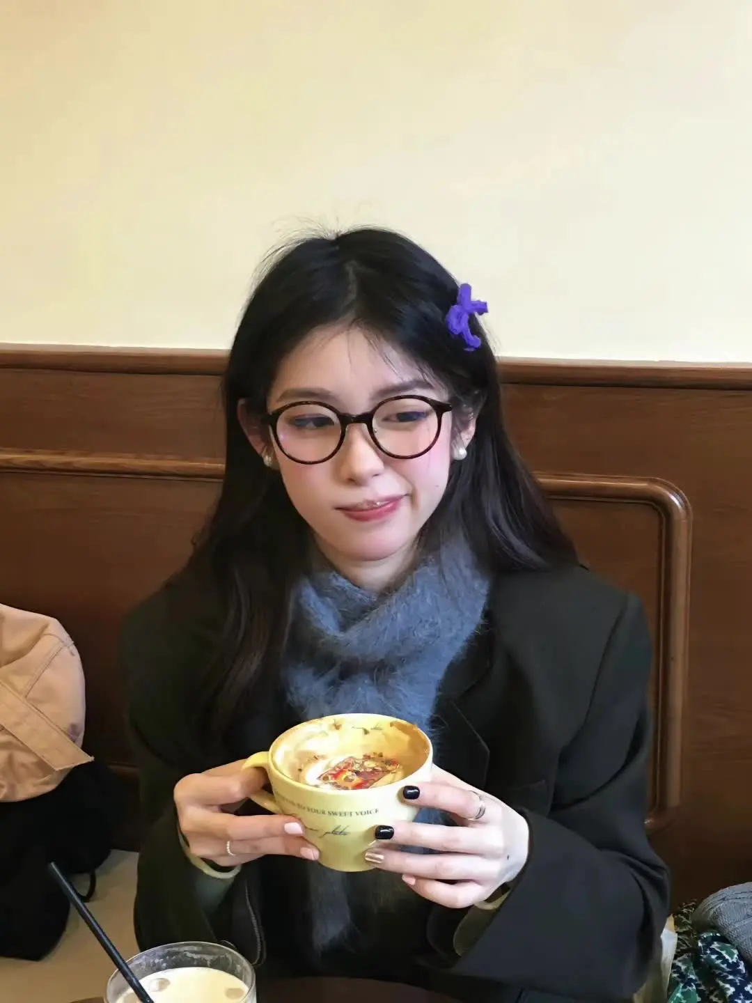 你会不会忽然出现 在街角的咖啡店