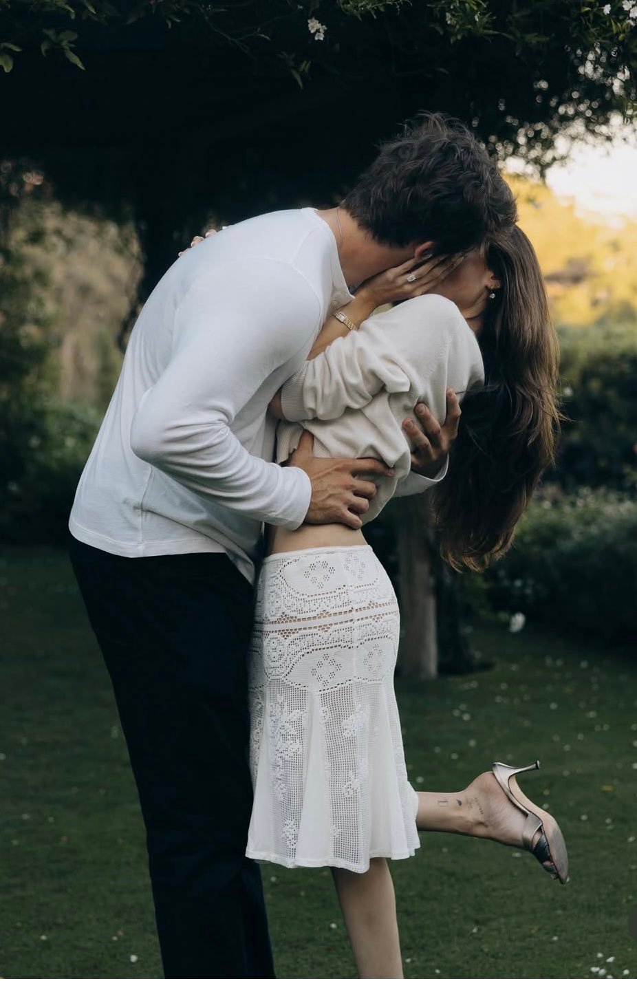 啤酒妹Madison Beer和NFL球星Justin Herbert 正式宣布